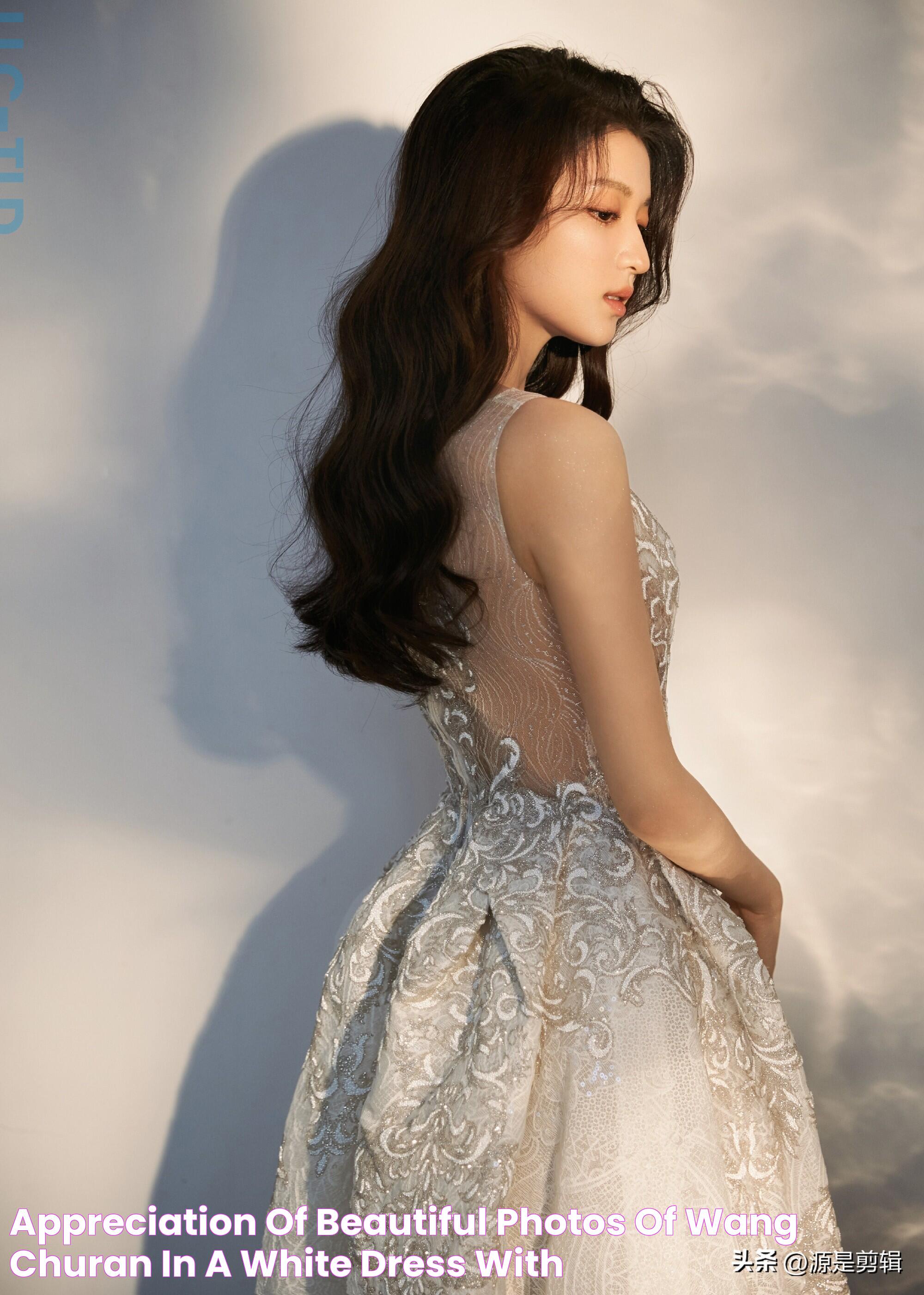 Appreciation of beautiful photos of Wang Churan in a white dress with