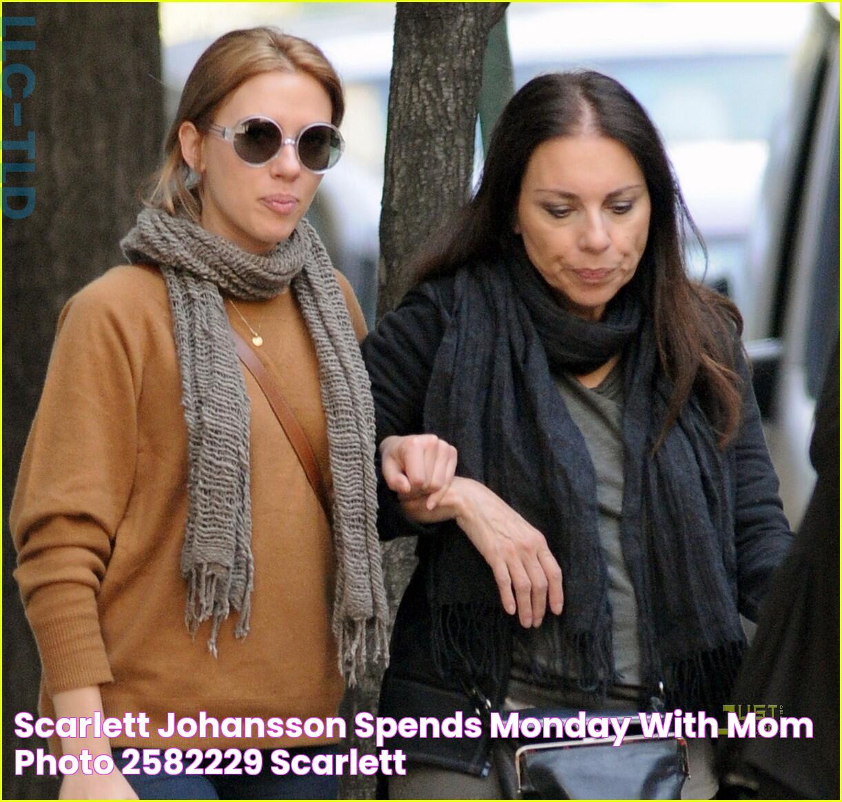 Scarlett Johansson Spends Monday with Mom Photo 2582229 Scarlett