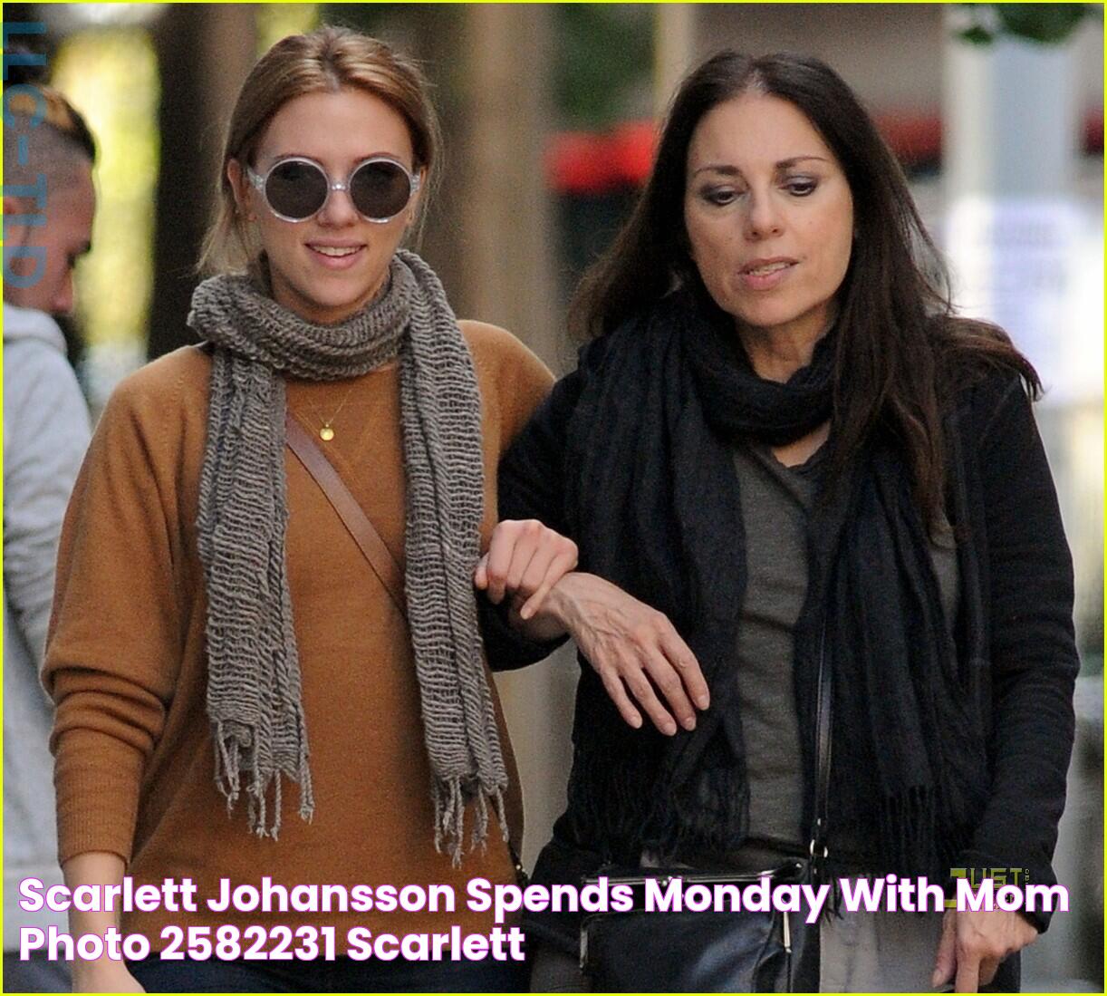 Scarlett Johansson Spends Monday with Mom Photo 2582231 Scarlett