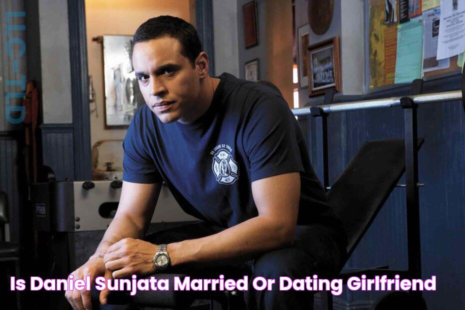 Is Daniel Sunjata Married? Or Dating Girlfriend?