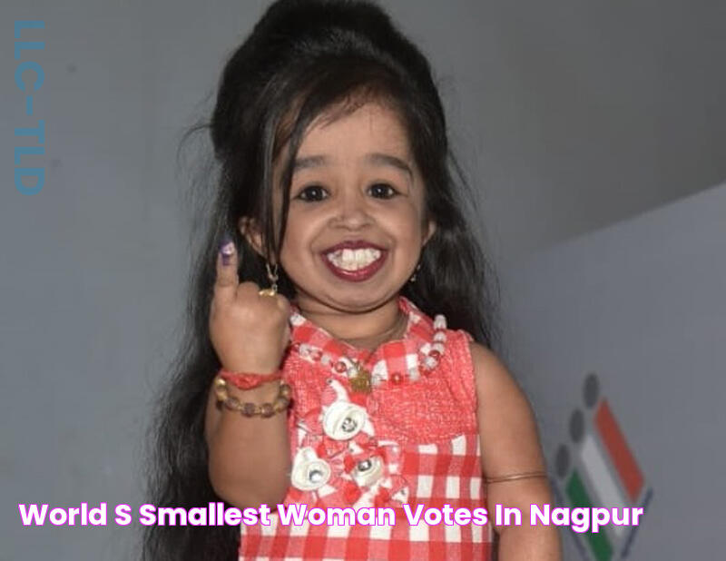 World's smallest woman votes in Nagpur